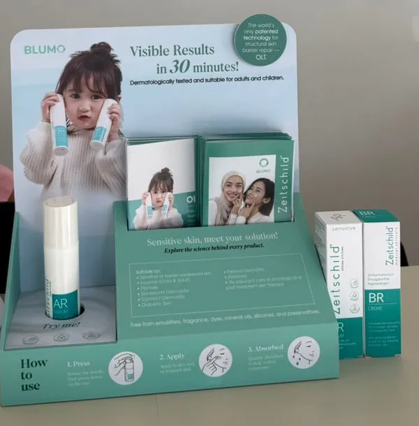 Zeitschild counter display with AR and BR at a partner clinic